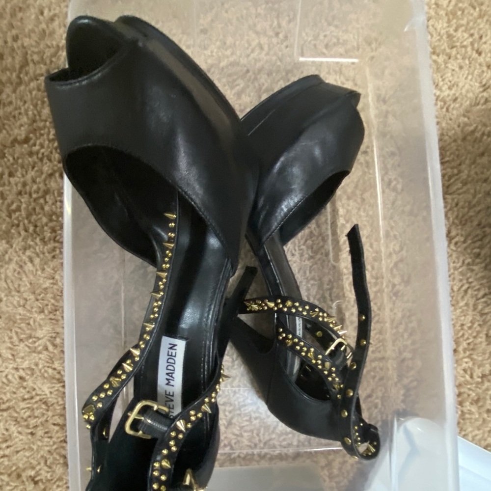 Black Steve Madden platform heels